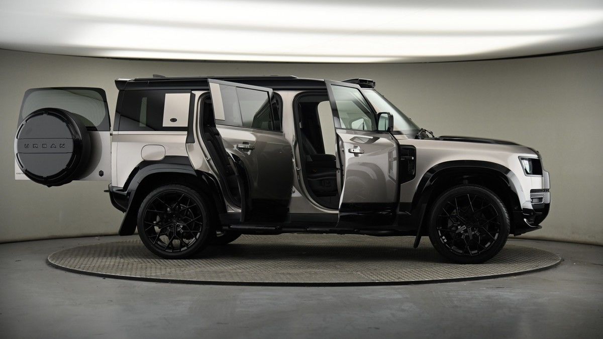 More views of Land Rover Defender 110