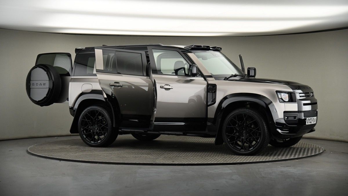 More views of Land Rover Defender 110