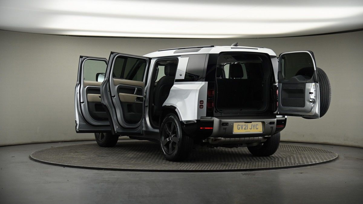 Land Rover Defender 110 Image 8