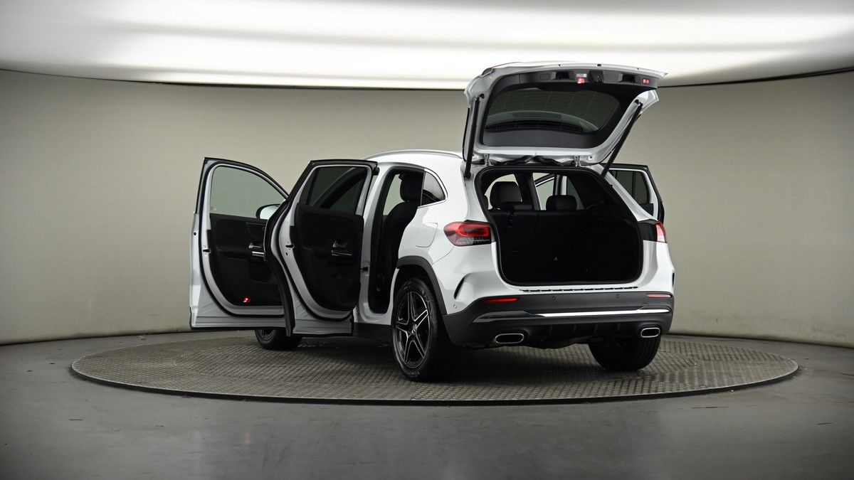 Mercedes-Benz GLA Image 8