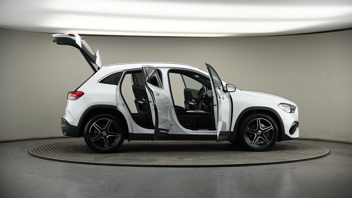 More views of Mercedes-Benz GLA