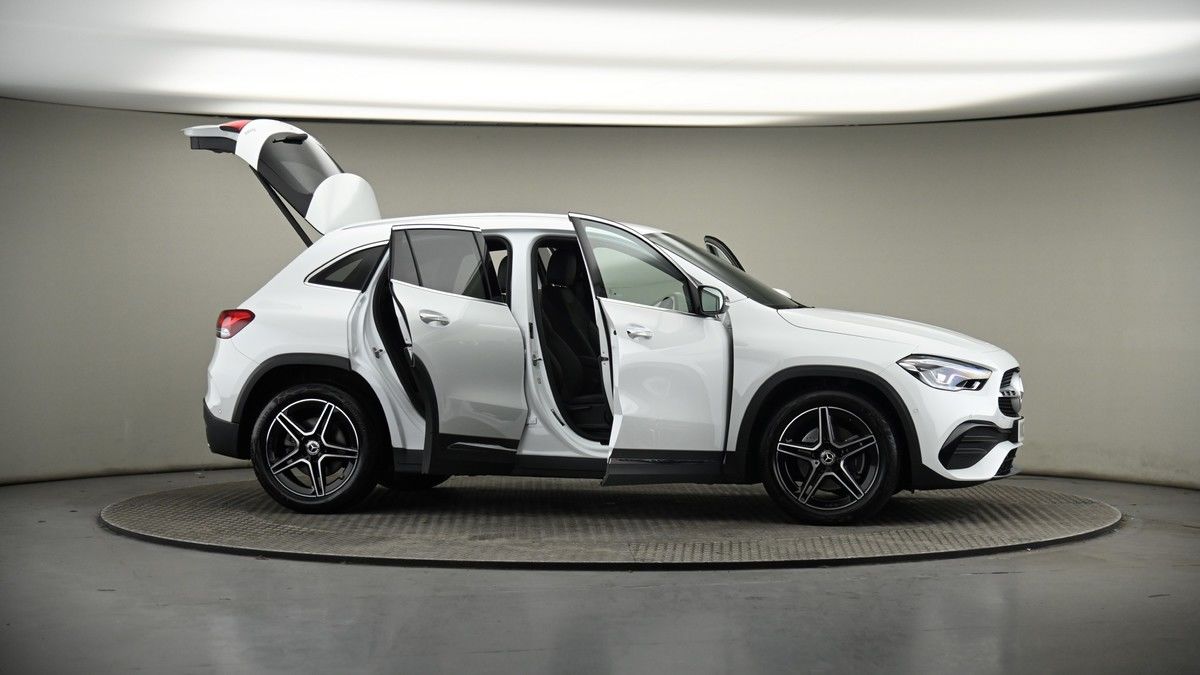 More views of Mercedes-Benz GLA