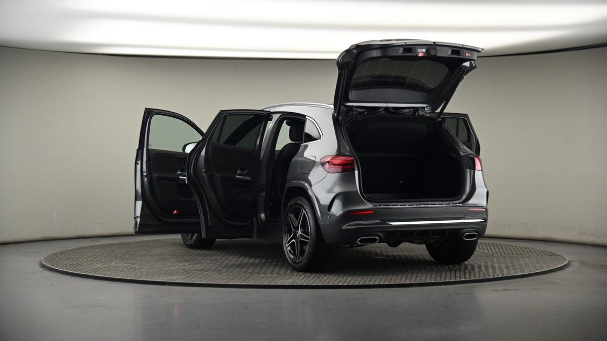 Mercedes-Benz GLA Image 8