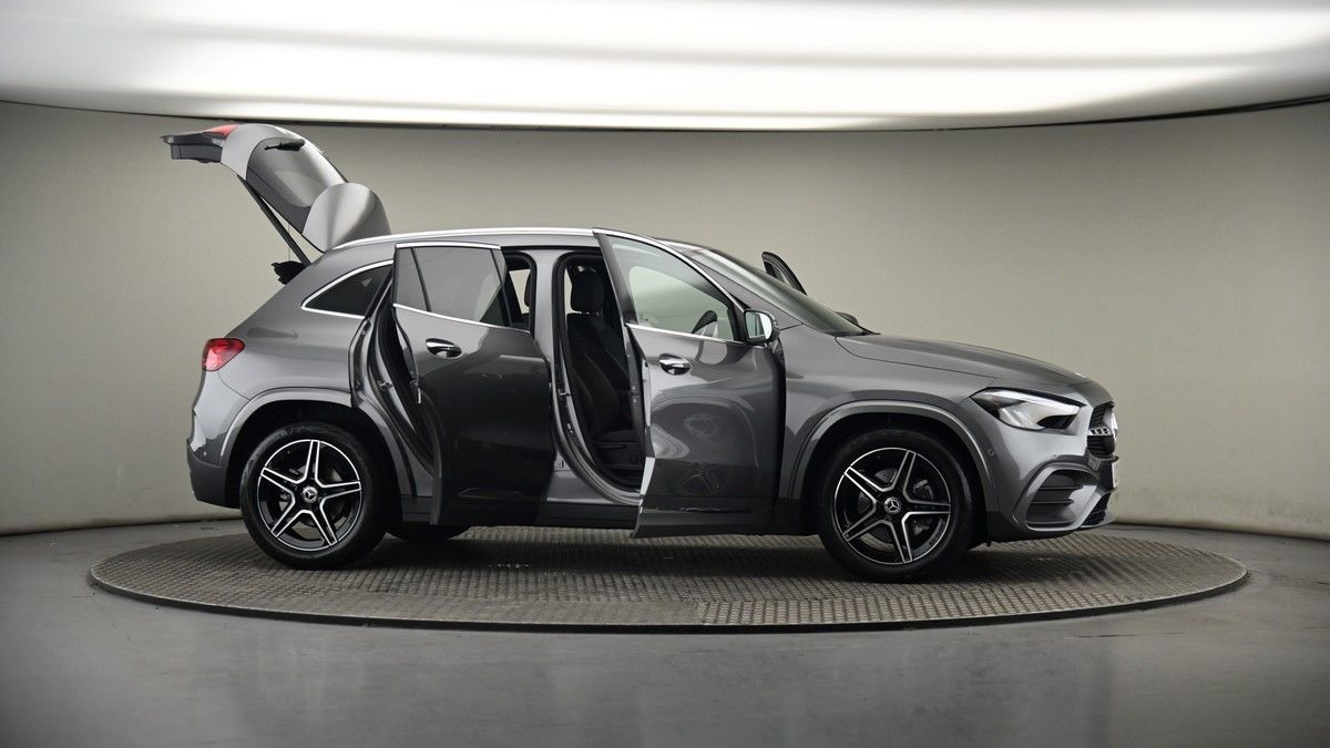 More views of Mercedes-Benz GLA