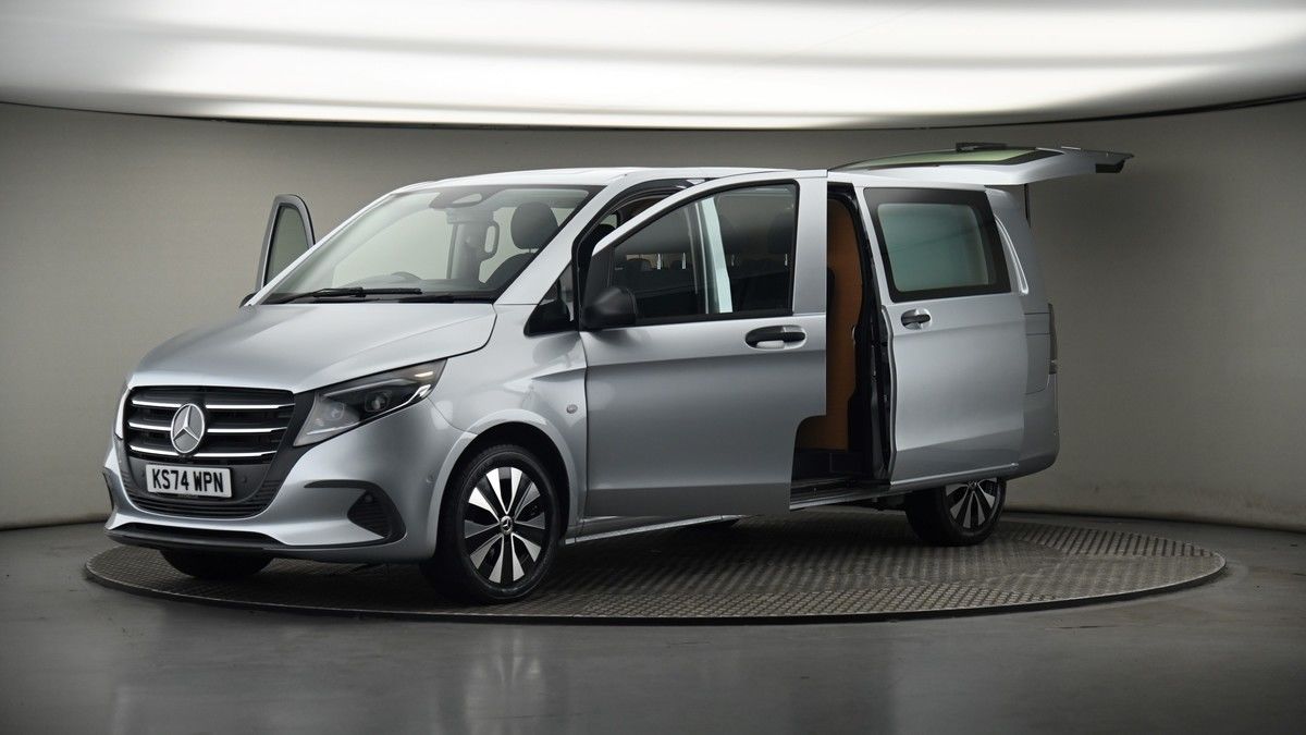 More views of Mercedes-Benz Vito