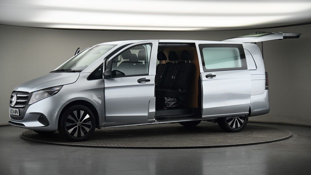 More views of Mercedes-Benz Vito