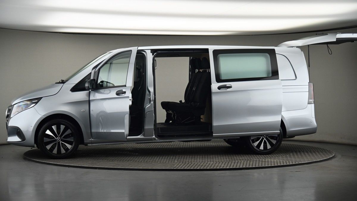 More views of Mercedes-Benz Vito