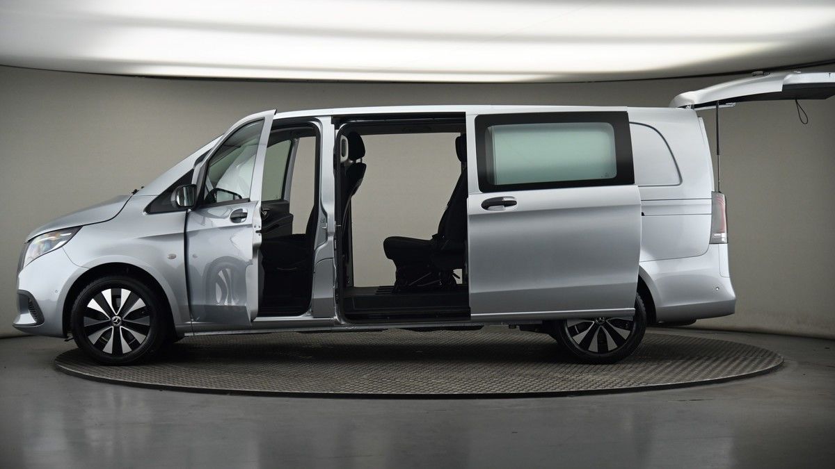 More views of Mercedes-Benz Vito