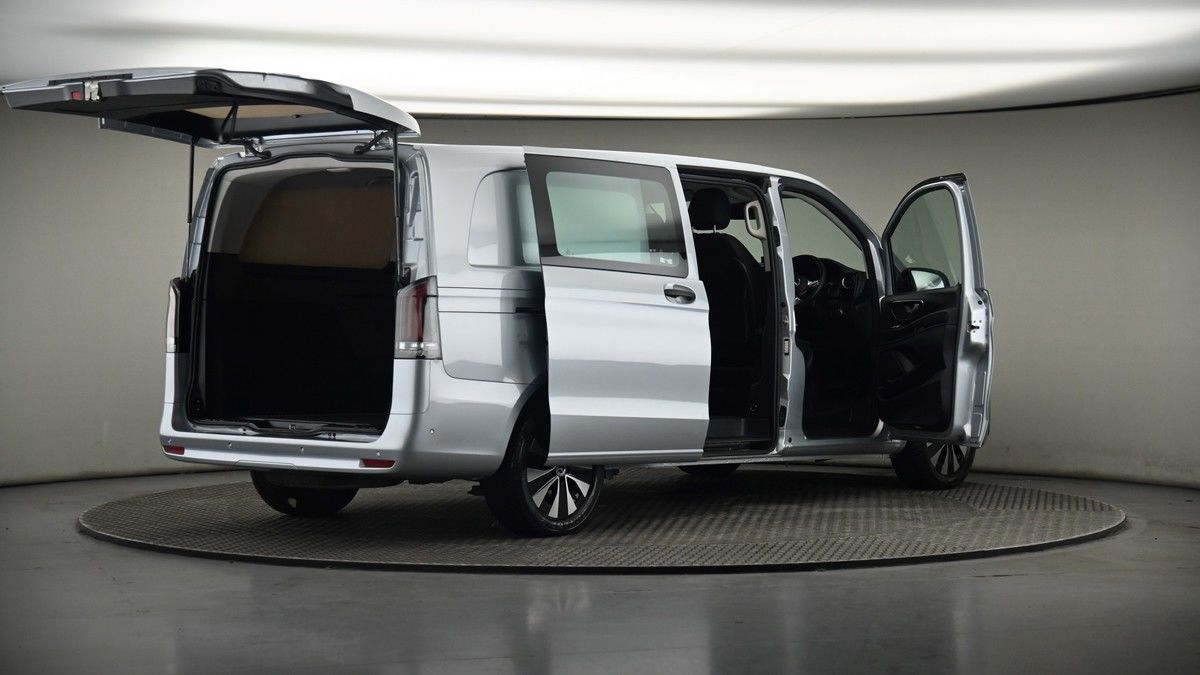 More views of Mercedes-Benz Vito