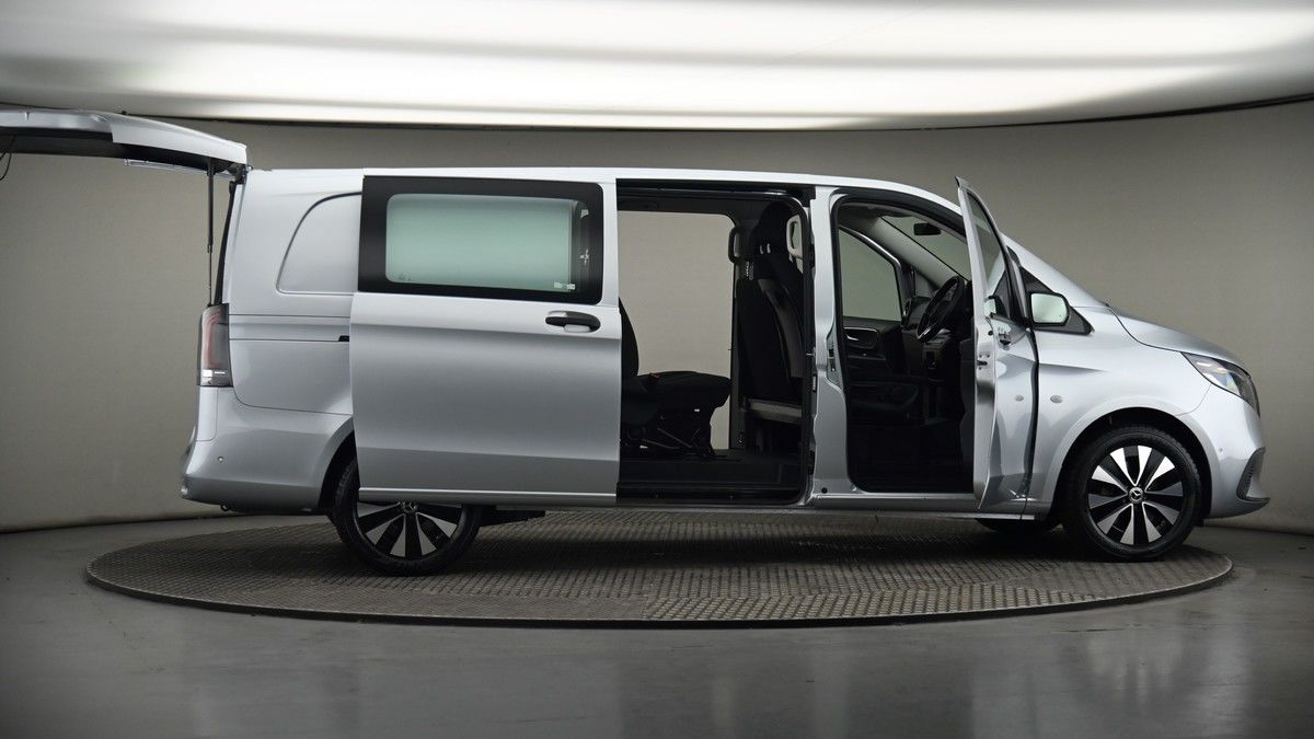 More views of Mercedes-Benz Vito