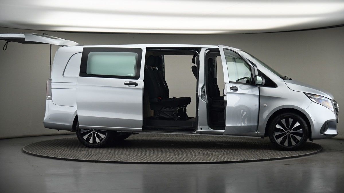 More views of Mercedes-Benz Vito