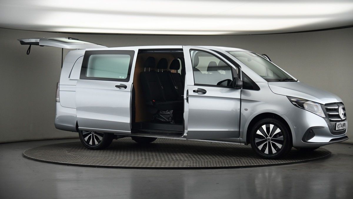 More views of Mercedes-Benz Vito