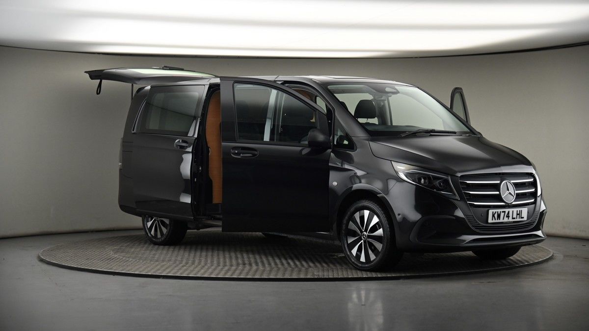 More views of Mercedes-Benz Vito