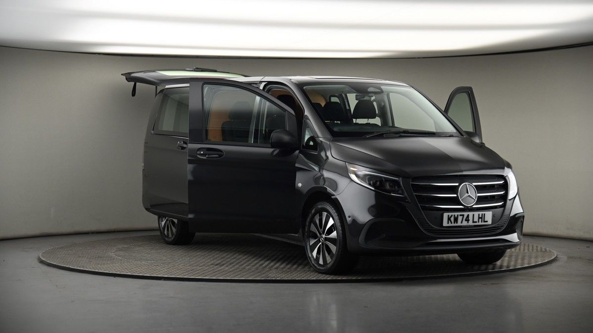 More views of Mercedes-Benz Vito