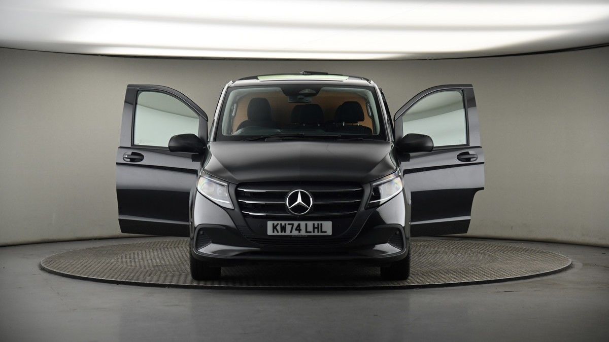 More views of Mercedes-Benz Vito
