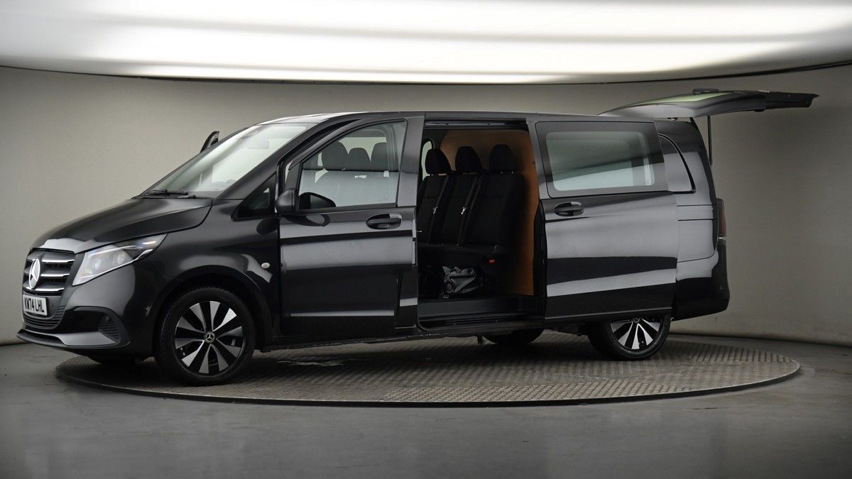 More views of Mercedes-Benz Vito