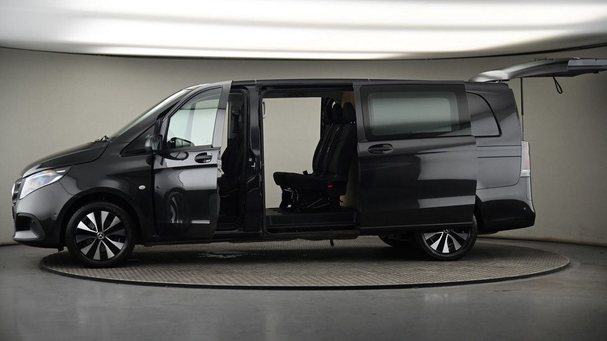 More views of Mercedes-Benz Vito