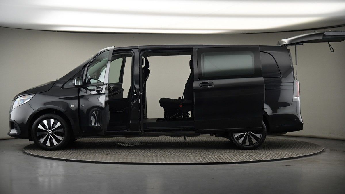 More views of Mercedes-Benz Vito