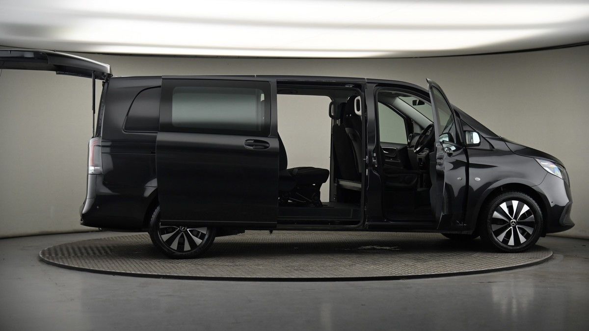 More views of Mercedes-Benz Vito