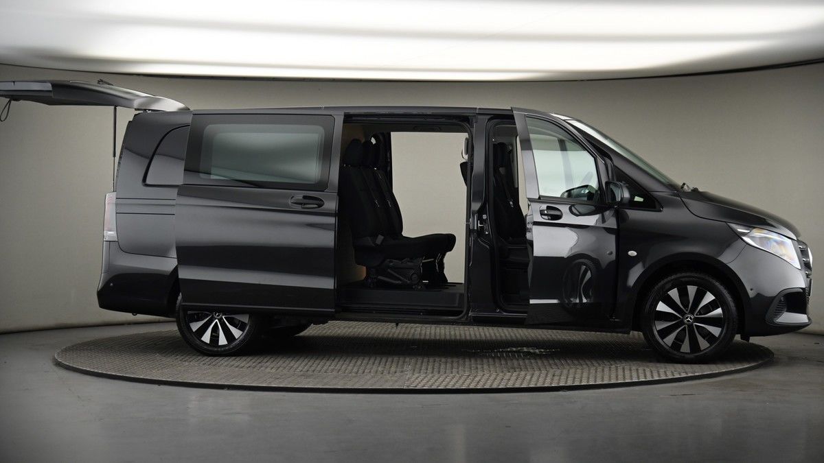 More views of Mercedes-Benz Vito