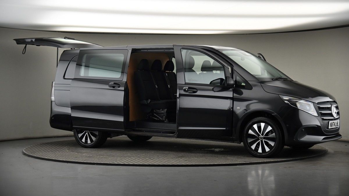 More views of Mercedes-Benz Vito