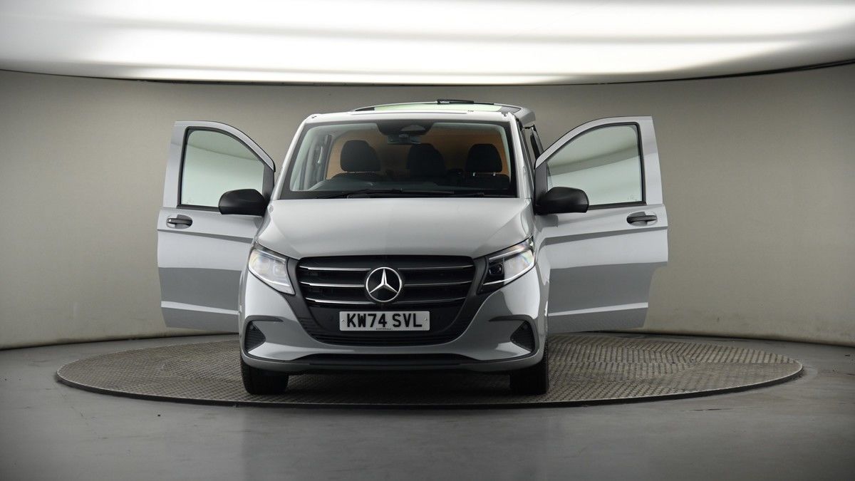 More views of Mercedes-Benz Vito