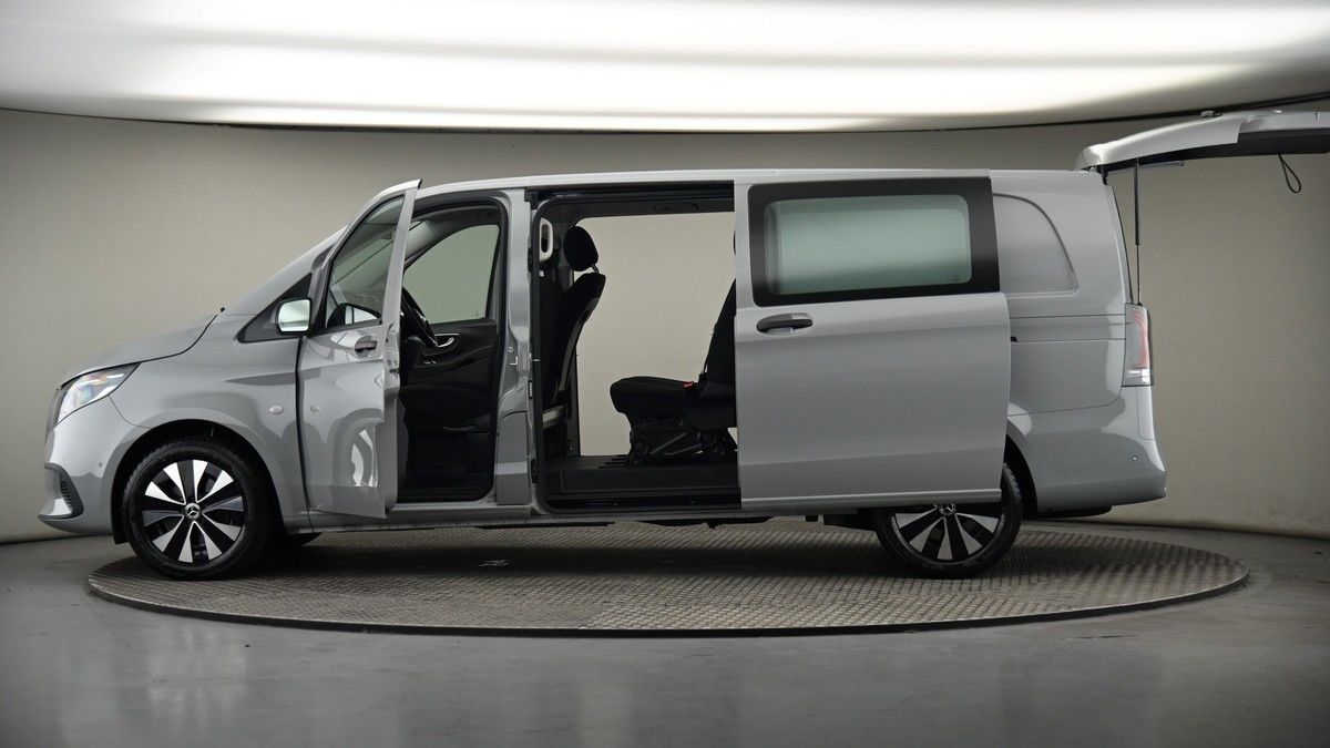 More views of Mercedes-Benz Vito