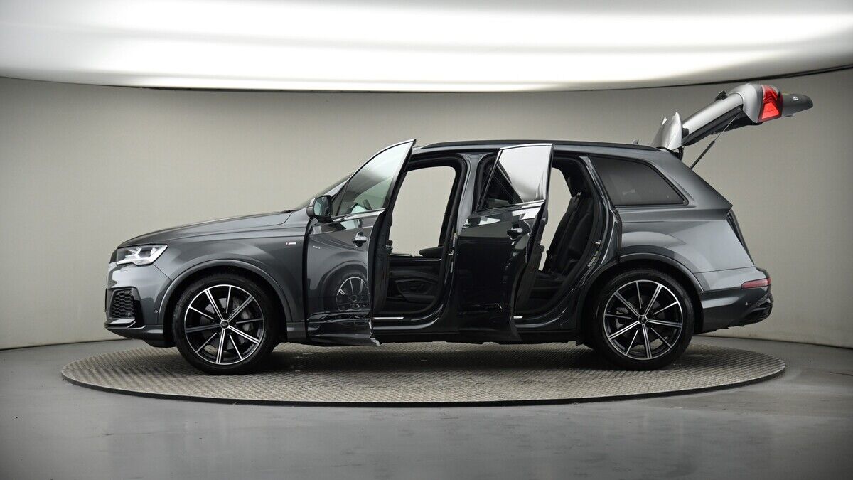 More views of Audi Q7