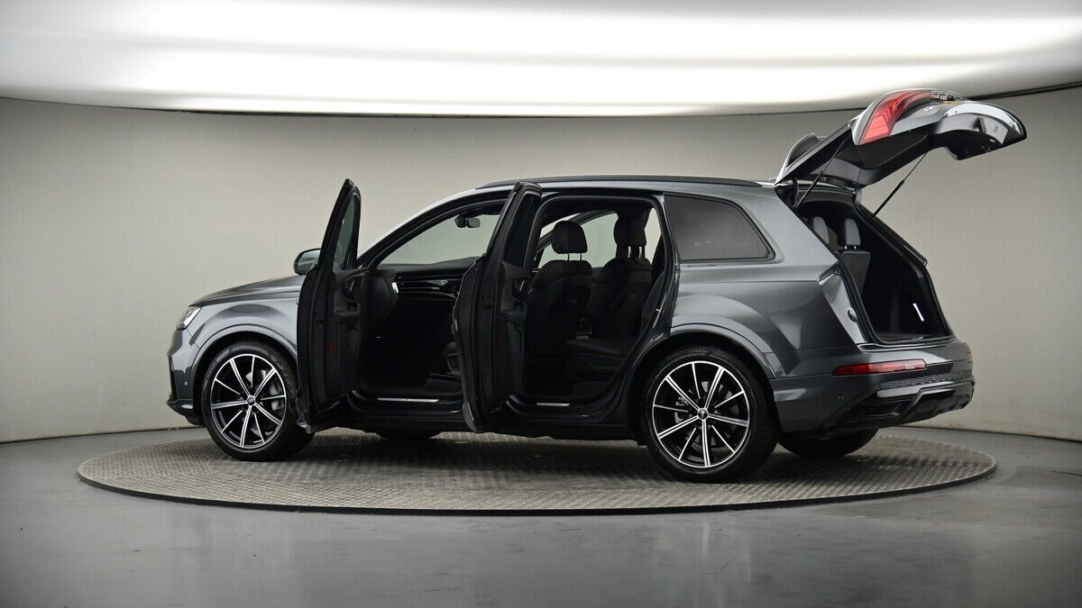 More views of Audi Q7