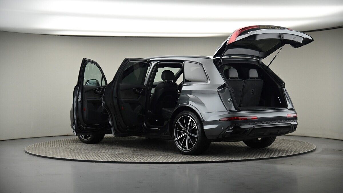 More views of Audi Q7