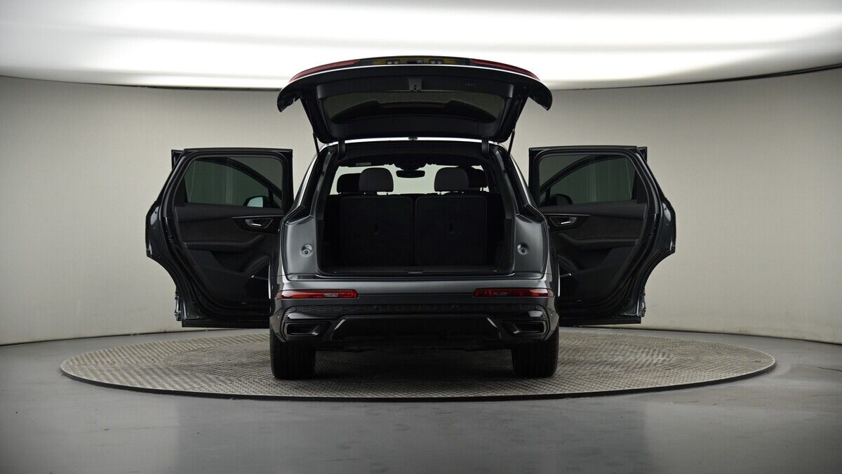 More views of Audi Q7