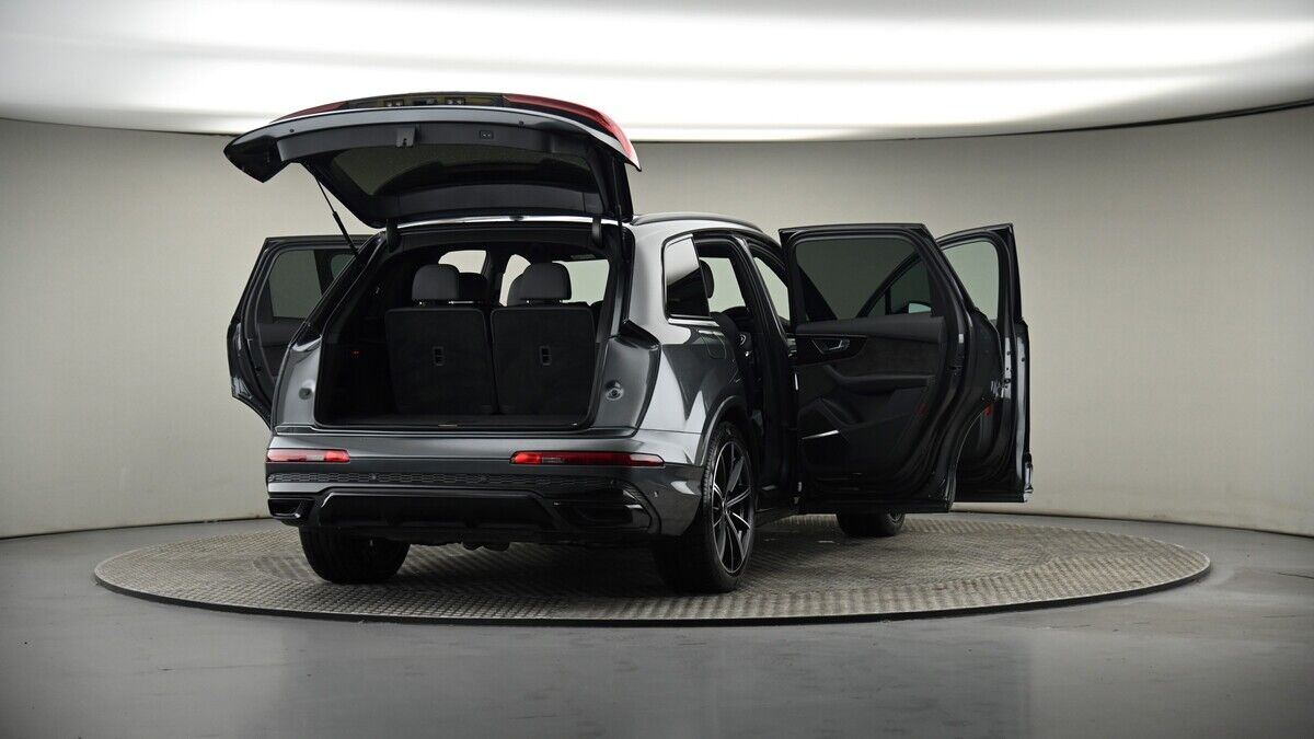 More views of Audi Q7