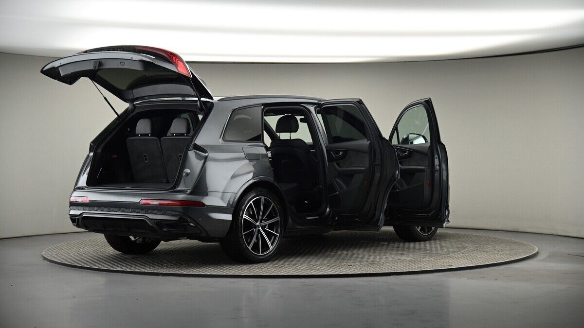 More views of Audi Q7