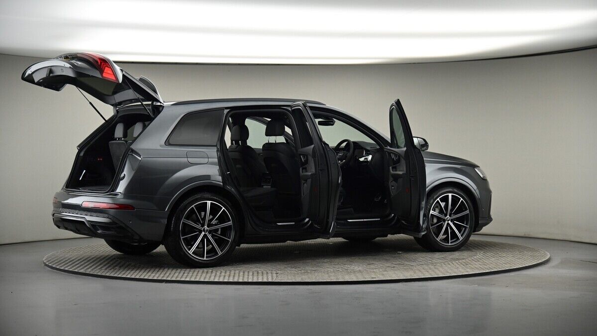 More views of Audi Q7