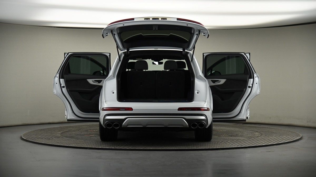 More views of Audi SQ7