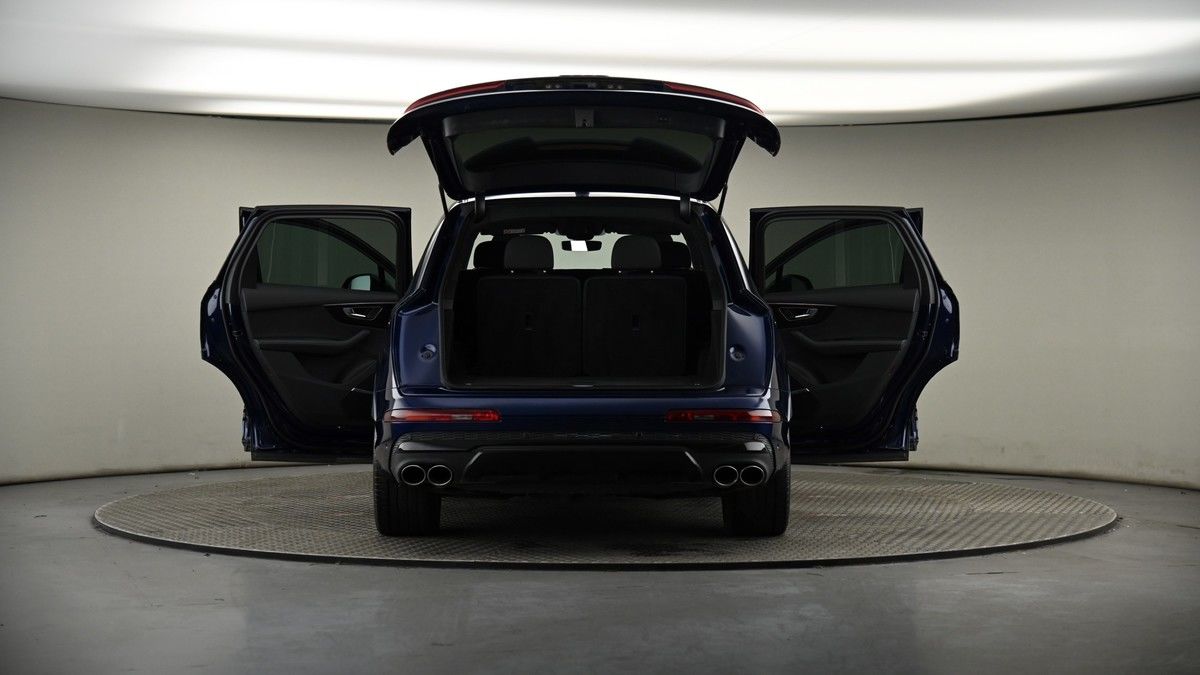 More views of Audi SQ7