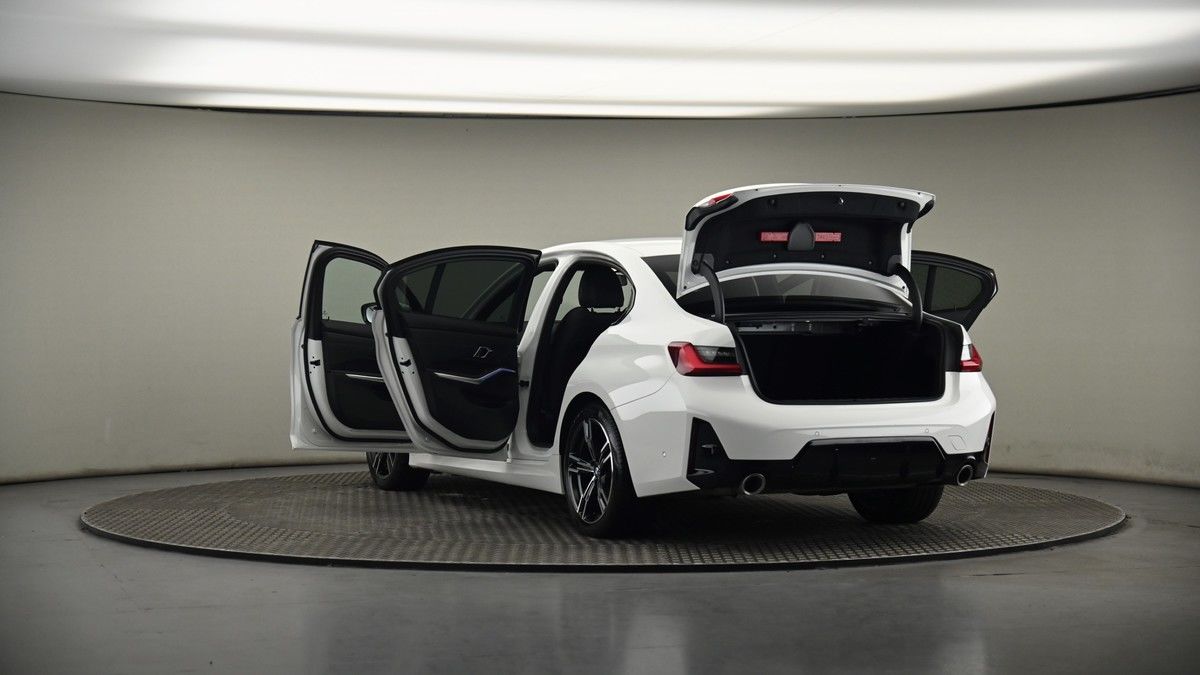 BMW 3 Series Image 8