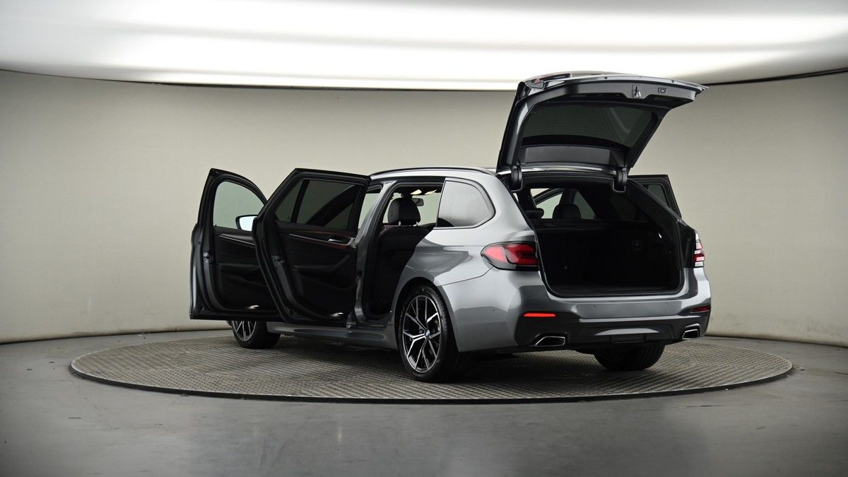 BMW 5 Series Image 7