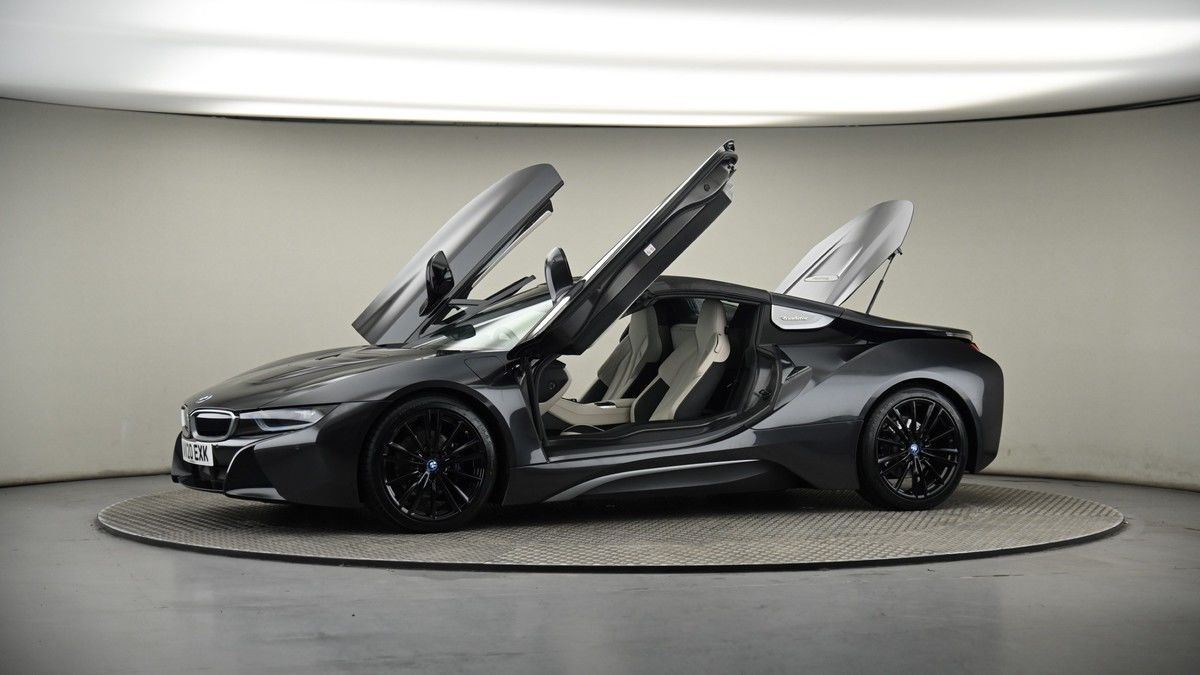 More views of BMW i8