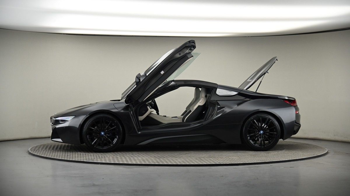 More views of BMW i8
