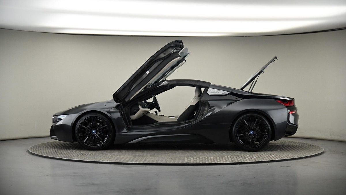 More views of BMW i8