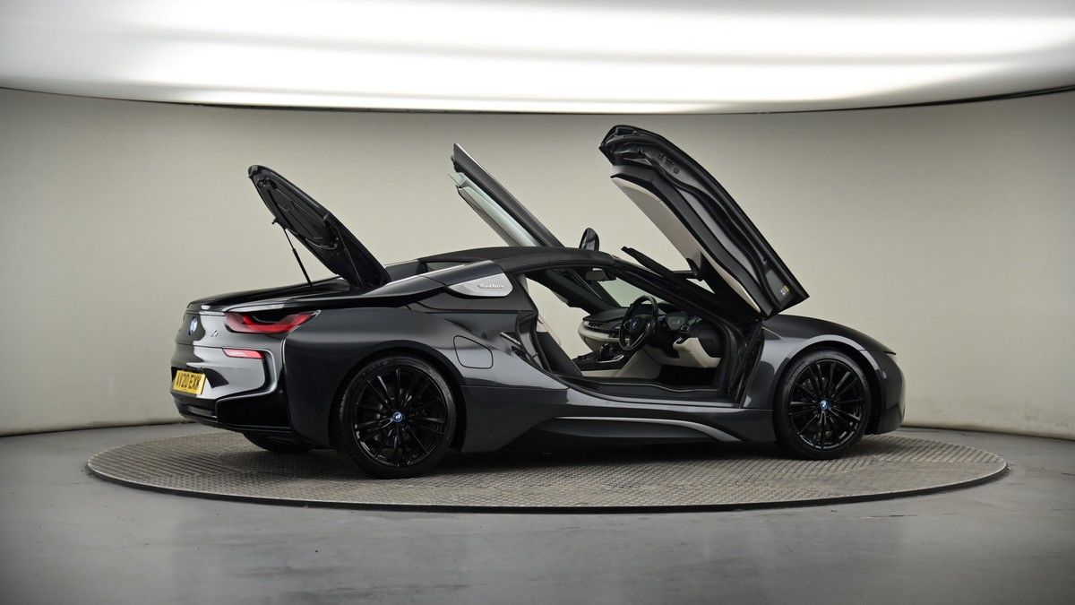 More views of BMW i8
