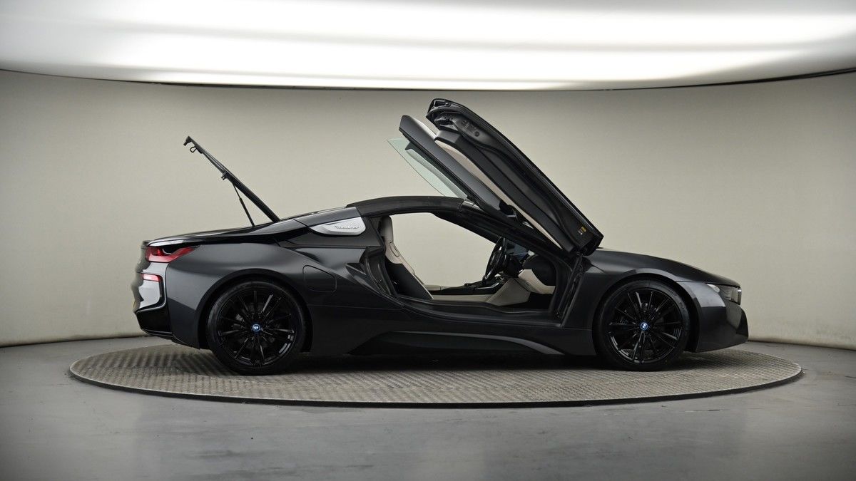 More views of BMW i8