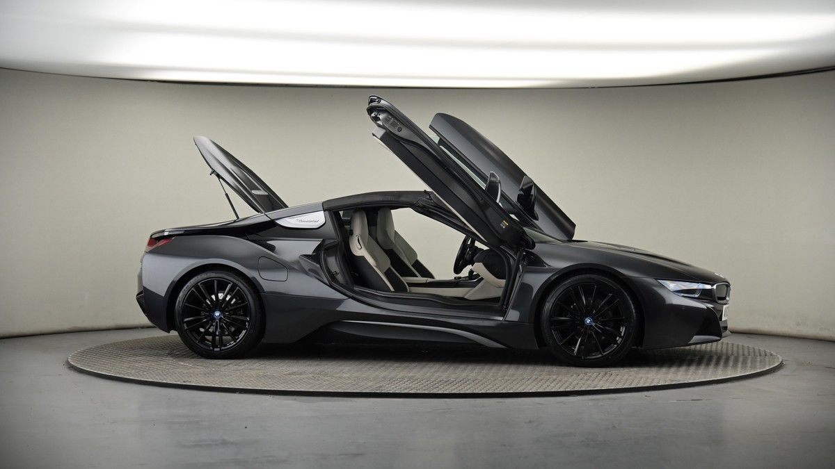 More views of BMW i8
