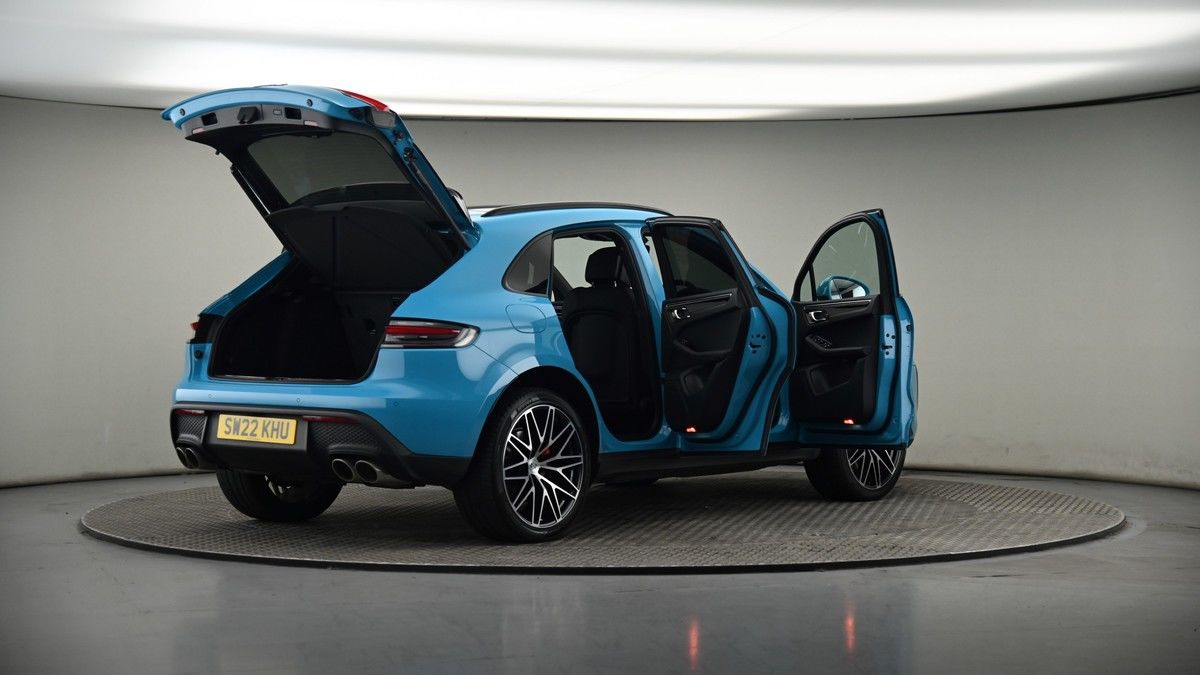 More views of Porsche Macan