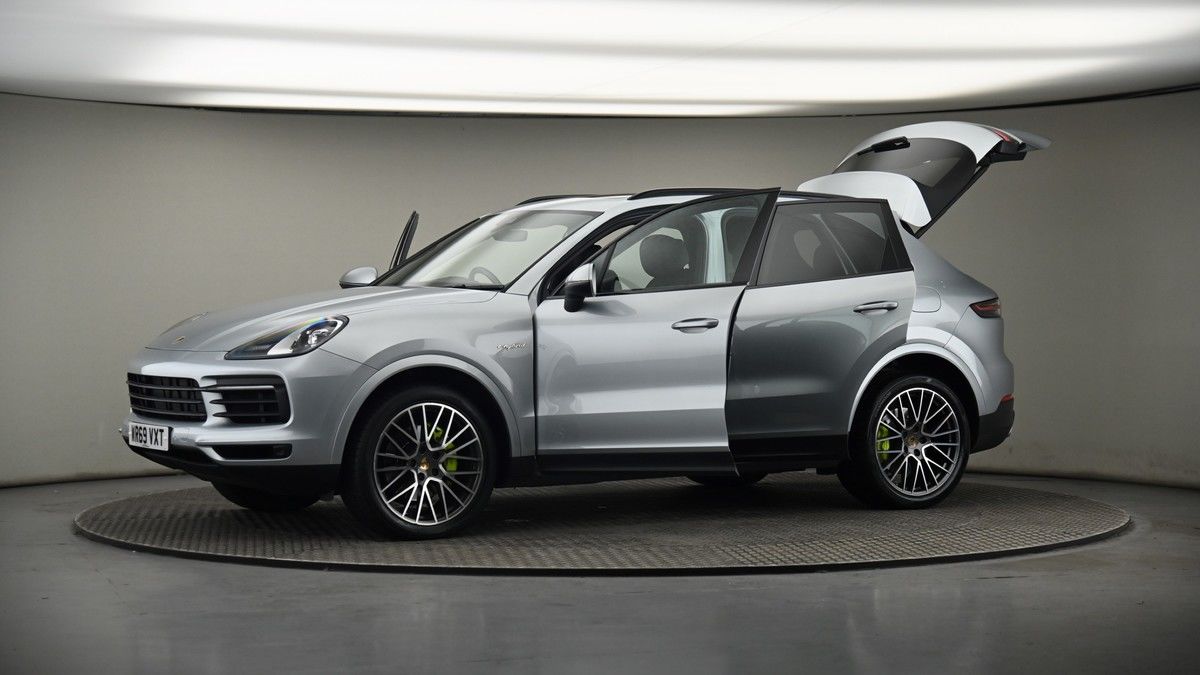 More views of Porsche Cayenne