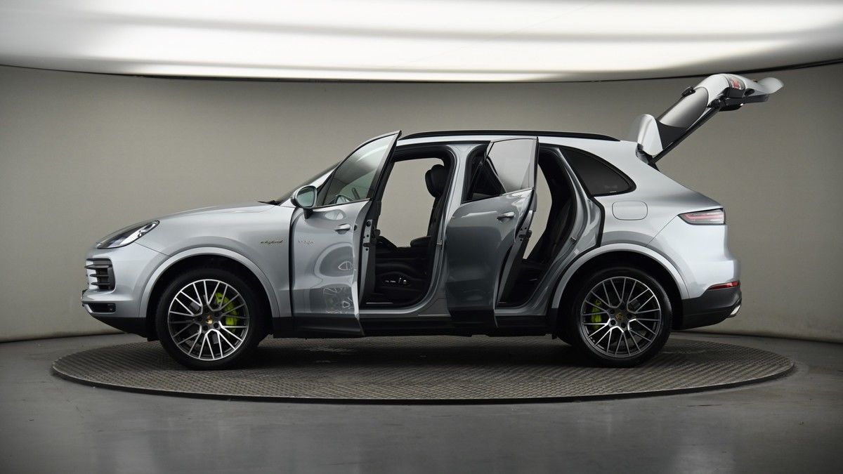 More views of Porsche Cayenne