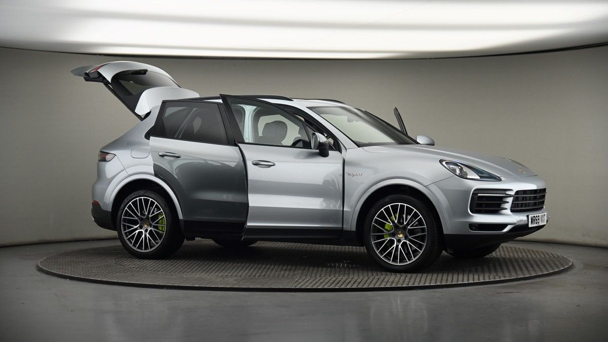 More views of Porsche Cayenne