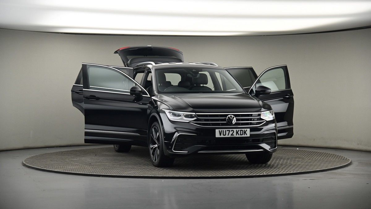 More views of Volkswagen Tiguan Allspace