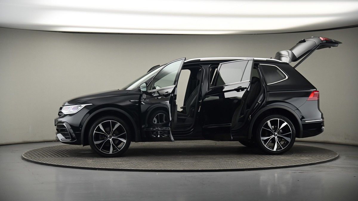 More views of Volkswagen Tiguan Allspace